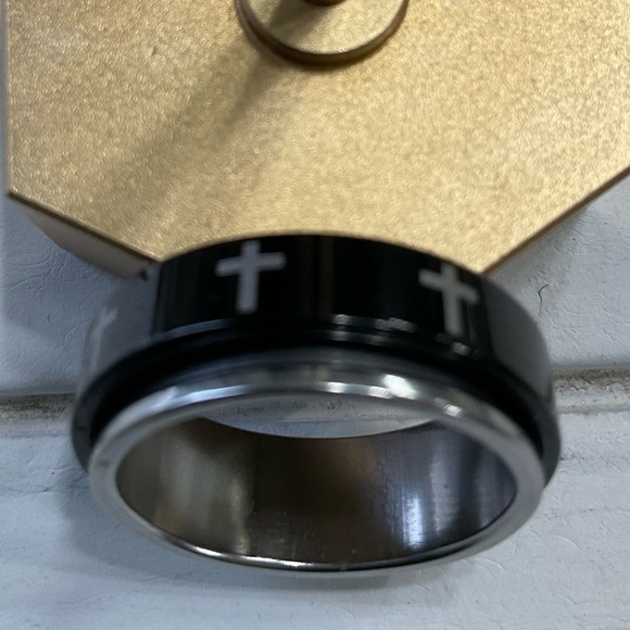 Unisex Black With Cross Detail Rotating Fidget Ring Size 9 - Picture 7 of 8